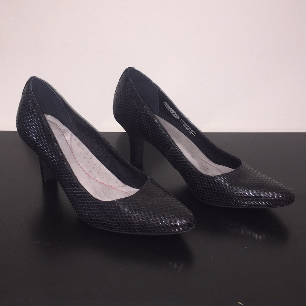 Comfortable black heels